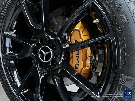 벤츠 GLC43 AMG 휠수리 후 블랙유광 휠도색 + 카본 세라믹 골드 캘리퍼 도색 / 용인 처인구