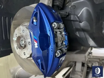 BMW 휠.. 왜 이렇게 만들까... 휠에 장착된 플라스틱 커버는 무슨 의미가 있나? 경량화? 디자인? 신형 740D 신0차 출고 작업 휠 커버 + 휠 블랙 도색 + 캘리퍼  도색 / 용인 처인구