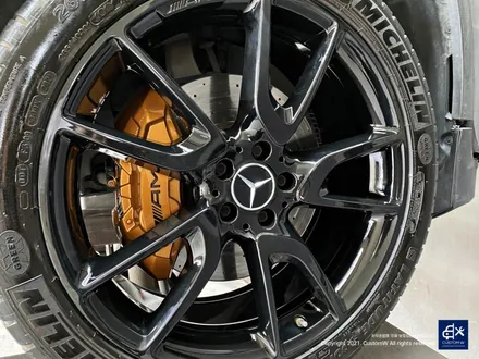 벤츠 GLC43 AMG 휠수리 후 블랙유광 휠도색 + 카본 세라믹 골드 캘리퍼 도색 / 용인 처인구