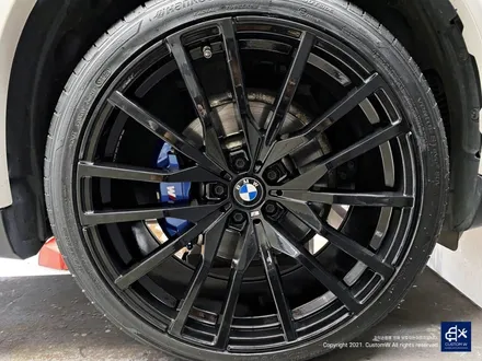 BMW G05 X5 30d 휠수리 불량 기존 페인트 도막 제거 (약품박리) 후 블랙유광 휠도색 + 블루 캘리퍼 도색 / 용인 처인구