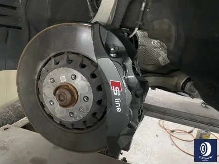 아우디 Q7 55TFSI 플라스틱 커버가 장착된 21인치 휠 블랙 유광 휠도색 + 부식 제거 후, 건메탈 그레이 캘리퍼 도색 / 용인 처인구