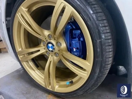 타 업체 잘못된 수리 도색 이력이 있는 BMW 640i 약품 박리 / 페인트 제거 후, 골드 휠 도색 + 엄청난 부식 제거 후, 블루 컬러 캘리퍼 도색으로 부식 방지까지_! / 용인 처인구