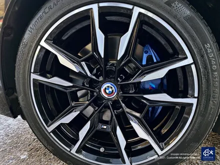 BMW i4 M50 기존 도색 제거 약품 박리 후, 블랙 폴리시 휠 + 블루 캘리퍼 도색 / 용인 처인구