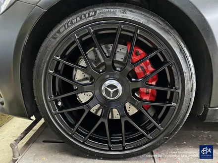 벤츠 C63 AMG 쿠페 휠수리 후 무광블랙 휠도색 + 레드 캘리퍼 도색 / 용인 처인구