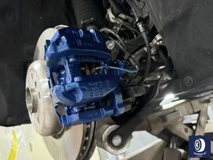 BMW 휠.. 왜 이렇게 만들까... 휠에 장착된 플라스틱 커버는 무슨 의미가 있나? 경량화? 디자인? 신형 740D 신0차 출고 작업 휠 커버 + 휠 블랙 도색 + 캘리퍼  도색 / 용인 처인구