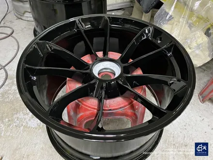 포르쉐 911(991 MK1) 카레라 GT3 센터락 휠 잘못된 도색 박리 후 블랙유광 휠도색 + 블루 캘리퍼 도색 / 용인 처인구