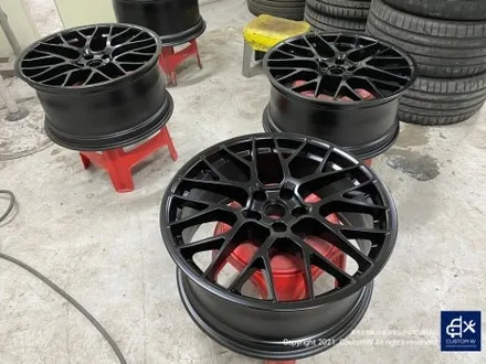 포르쉐 마칸 S 20인치 스파이더 타 업체 잘못된 수리 이력  사틴 블랙 ( JET BLACK / 무광 검정) 휠도색 그리고 레드 캘리퍼 도색 작업까지_! \