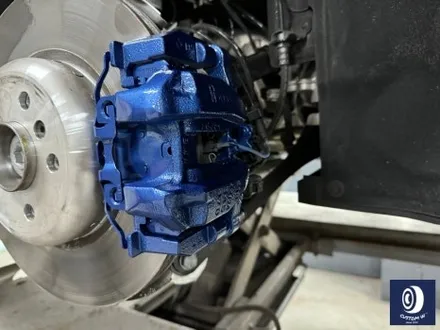 BMW 휠.. 왜 이렇게 만들까... 휠에 장착된 플라스틱 커버는 무슨 의미가 있나? 경량화? 디자인? 신형 740D 신0차 출고 작업 휠 커버 + 휠 블랙 도색 + 캘리퍼  도색 / 용인 처인구