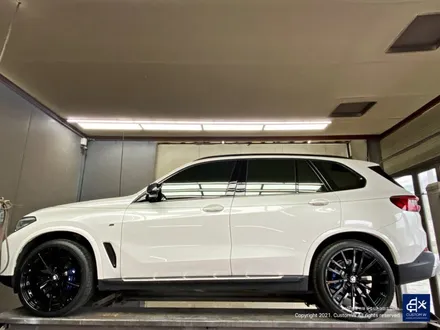 BMW G05 X5 30d 휠수리 불량 기존 페인트 도막 제거 (약품박리) 후 블랙유광 휠도색 + 블루 캘리퍼 도색 / 용인 처인구