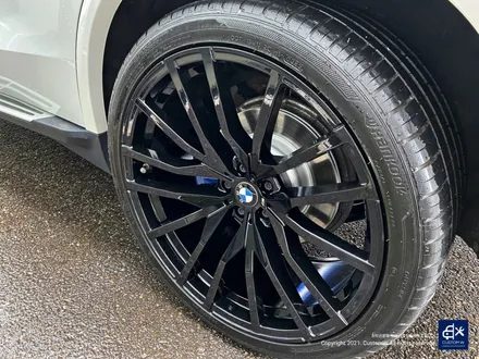 BMW G05 X5 30d 휠수리 불량 기존 페인트 도막 제거 (약품박리) 후 블랙유광 휠도색 + 블루 캘리퍼 도색 / 용인 처인구