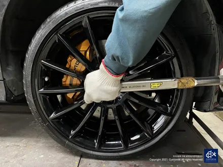 벤츠 CLS450 마차휠 수리 후 블랙유광 휠도색 + 카본 세라믹 골드 캘리퍼 도색 / 용인 처인구