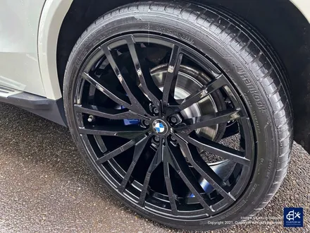 BMW G05 X5 30d 휠수리 불량 기존 페인트 도막 제거 (약품박리) 후 블랙유광 휠도색 + 블루 캘리퍼 도색 / 용인 처인구