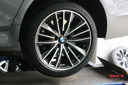 휠도색, 다이아몬드컷팅 휠수리로 건메탈 폴리쉬 형태로 휠체인지! BMW550I 휠 작업기. / 용인 처인구