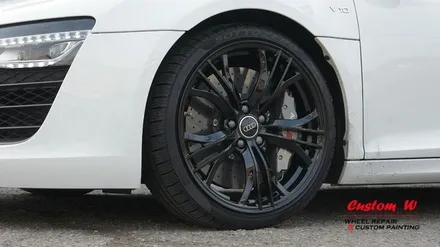 아우디의 달리기 머신 아우디 R8 V10 PLUS 림 끝 상처 휠수리 후 블랙유광 휠도색. / 용인 처인구