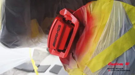 벤츠 A45 AMG 휠 상처 수리 후 블랙유광 휠도색 + 레드 AMG 캘리퍼도색. / 용인 처인구