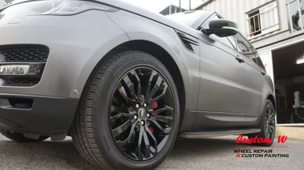 2017년형 레인지로버 스포츠(Range rover sport) 다이나믹 버젼 휠을 더욱 다이나믹하게 블랙유광으로 휠도색. / 용인 처인구