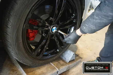 BMW 320D 블랙유광 휠도색, 레드 캘리퍼도색. / 용인 처인구