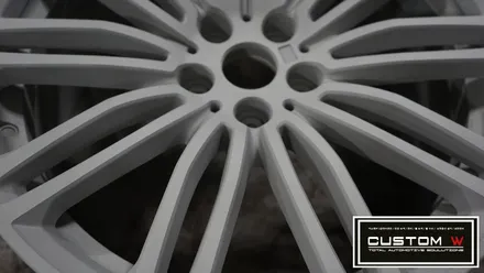 BMW G30 530d 맷블랙 휠을 블랙유광 휠도색으로 새롭게 만들어드렸습니다. / 용인 처인구