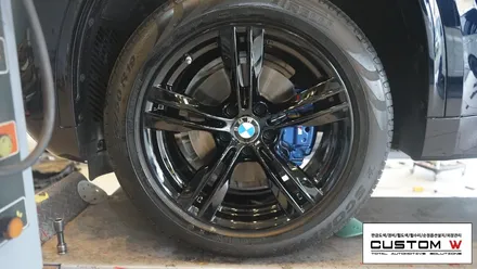 BMW X5 30d 블랙유광 휠도색, M퍼포먼스 블루 캘리퍼도색. / 용인 처인구