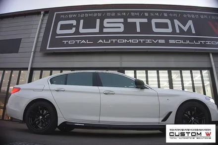 BMW G30 520d 블랙유광 휠도색, M퍼포먼스 블루 캘리퍼도색. / 용인 처인구