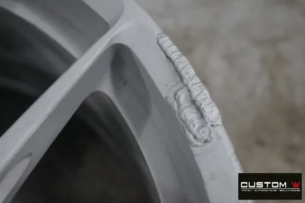 BMW M4 잘 못된 휠 수리 도색이력이 있는 BBS FI-R 단조휠 약품 박리 후, 페라리 골드 컬러 휠도색 재작업. / 용인 처인구