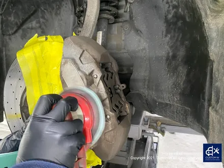 벤츠 E300 AMG LINE 19인치 별휠 상처 수리 후, 다이아몬드 커팅 복원 그리고 건메탈 그레이 캘리퍼 도색 작업까지. / 용인 처인구