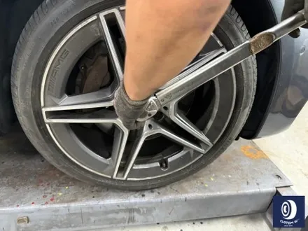 벤츠 W213 E300 AMG 라인 19인치 휠 상처 수리 후, 건메탈 그레이 휠 도색 / 용인 처인구