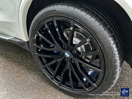 BMW G05 X5 30d 휠수리 불량 기존 페인트 도막 제거 (약품박리) 후 블랙유광 휠도색 + 블루 캘리퍼 도색 / 용인 처인구