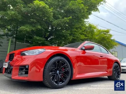 너무 멋진 토론토 레드 컬러 BMW G87 M2 스페셜 에디션   930M 휠 블랙 유광 도색 + 레드 캘리퍼 도색_! / 용인 처인구
