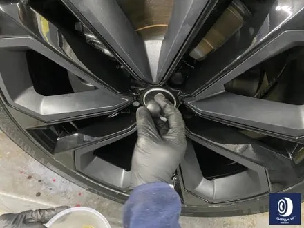 아우디 Q7 55TFSI 플라스틱 커버가 장착된 21인치 휠 블랙 유광 휠도색 + 부식 제거 후, 건메탈 그레이 캘리퍼 도색 / 용인 처인구