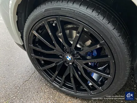 BMW G05 X5 30d 휠수리 불량 기존 페인트 도막 제거 (약품박리) 후 블랙유광 휠도색 + 블루 캘리퍼 도색 / 용인 처인구