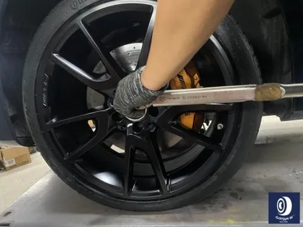 벤츠 W213 E43 AMG 휠 상처 수리 후 사틴 블랙 (무광 검정 / 매트 블랙) 휠 복원 도색 + 카본 세라믹 골드 캘리퍼 도색 / 용인 처인구
