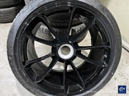 포르쉐 911(991 MK1) 카레라 GT3 센터락 휠 잘못된 도색 박리 후 블랙유광 휠도색 + 블루 캘리퍼 도색 / 용인 처인구