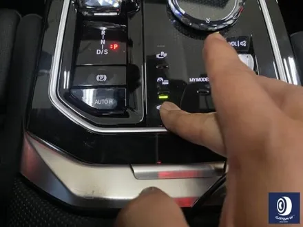 BMW 휠.. 왜 이렇게 만들까... 휠에 장착된 플라스틱 커버는 무슨 의미가 있나? 경량화? 디자인? 신형 740D 신0차 출고 작업 휠 커버 + 휠 블랙 도색 + 캘리퍼  도색 / 용인 처인구