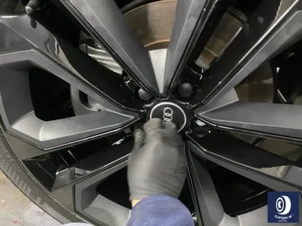 아우디 Q7 55TFSI 플라스틱 커버가 장착된 21인치 휠 블랙 유광 휠도색 + 부식 제거 후, 건메탈 그레이 캘리퍼 도색 / 용인 처인구