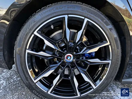 BMW i4 M50 기존 도색 제거 약품 박리 후, 블랙 폴리시 휠 + 블루 캘리퍼 도색 / 용인 처인구