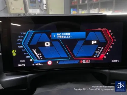 따끈따끈한 신차~(미등록 차량 / 번호판 미장착) BMW G70 740D 블랙 유광 휠 4개+휠 커버 20개 총 24개 도색 +  블루 캘리퍼 도색 / 용인 처인구