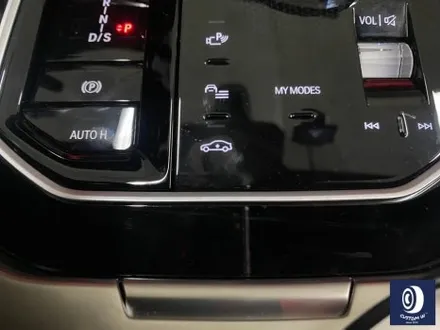 BMW 휠.. 왜 이렇게 만들까... 휠에 장착된 플라스틱 커버는 무슨 의미가 있나? 경량화? 디자인? 신형 740D 신0차 출고 작업 휠 커버 + 휠 블랙 도색 + 캘리퍼  도색 / 용인 처인구
