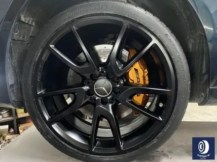벤츠 W213 E43 AMG 휠 상처 수리 후 사틴 블랙 (무광 검정 / 매트 블랙) 휠 복원 도색 + 카본 세라믹 골드 캘리퍼 도색 / 용인 처인구