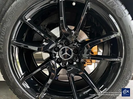 벤츠 GLC43 AMG 휠수리 후 블랙유광 휠도색 + 카본 세라믹 골드 캘리퍼 도색 / 용인 처인구