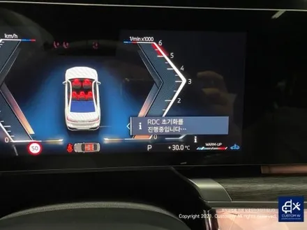 따끈따끈한 신차~(미등록 차량 / 번호판 미장착) BMW G70 740D 블랙 유광 휠 4개+휠 커버 20개 총 24개 도색 +  블루 캘리퍼 도색 / 용인 처인구