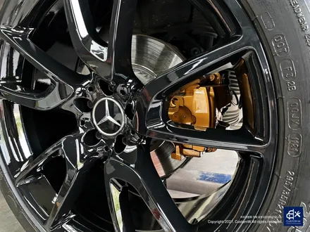 벤츠 GLC43 AMG 휠수리 후 블랙유광 휠도색 + 카본 세라믹 골드 캘리퍼 도색 / 용인 처인구