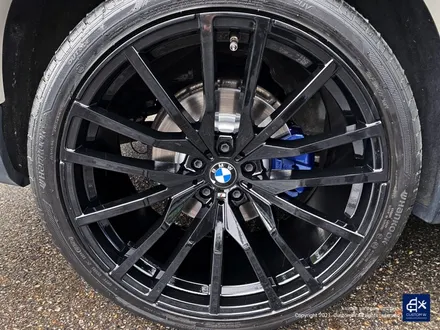 BMW G05 X5 30d 휠수리 불량 기존 페인트 도막 제거 (약품박리) 후 블랙유광 휠도색 + 블루 캘리퍼 도색 / 용인 처인구