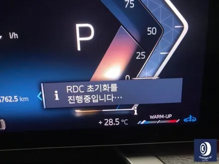 BMW 휠.. 왜 이렇게 만들까... 휠에 장착된 플라스틱 커버는 무슨 의미가 있나? 경량화? 디자인? 신형 740D 신0차 출고 작업 휠 커버 + 휠 블랙 도색 + 캘리퍼  도색 / 용인 처인구