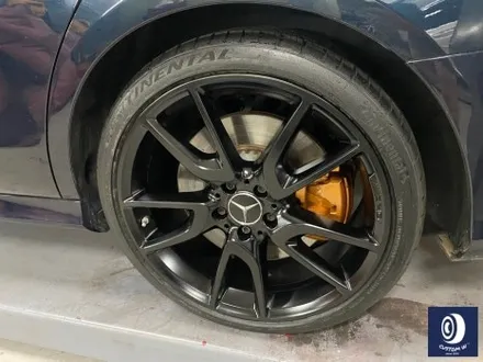 벤츠 W213 E43 AMG 휠 상처 수리 후 사틴 블랙 (무광 검정 / 매트 블랙) 휠 복원 도색 + 카본 세라믹 골드 캘리퍼 도색 / 용인 처인구