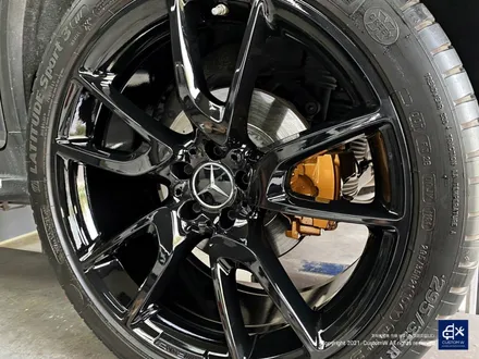 벤츠 GLC43 AMG 휠수리 후 블랙유광 휠도색 + 카본 세라믹 골드 캘리퍼 도색 / 용인 처인구