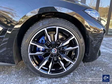 BMW i4 M50 기존 도색 제거 약품 박리 후, 블랙 폴리시 휠 + 블루 캘리퍼 도색 / 용인 처인구