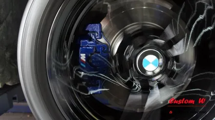 블랙 휠도색과 블루 캘리퍼도색 조합으로 BMW 520D M 에어로 다이나믹프로를 더 새롭게 변화시키다. / 용인 처인구