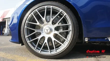 심각한 수준의 데미지를 입은 벤츠 C63 AMG 차량의 다이아몬드컷팅 휠수리. / 용인 처인구