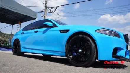 BMW M5(F10) 2대의 차량 휠 상처수리 후 입맛대로 취향대로 맷블랙(블랙무광) 휠도색과 블랙유광 휠도색. / 용인 처인구